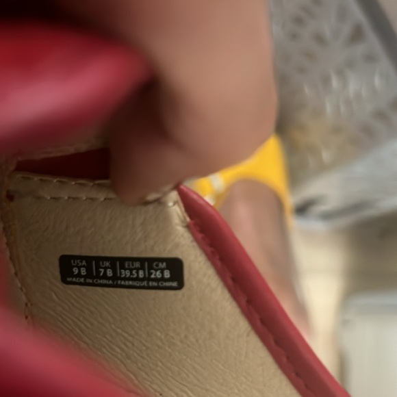 Spenco, orthotic red suede with red leather bows, slip-on sneakers, size 9 - Picture 6 of 7